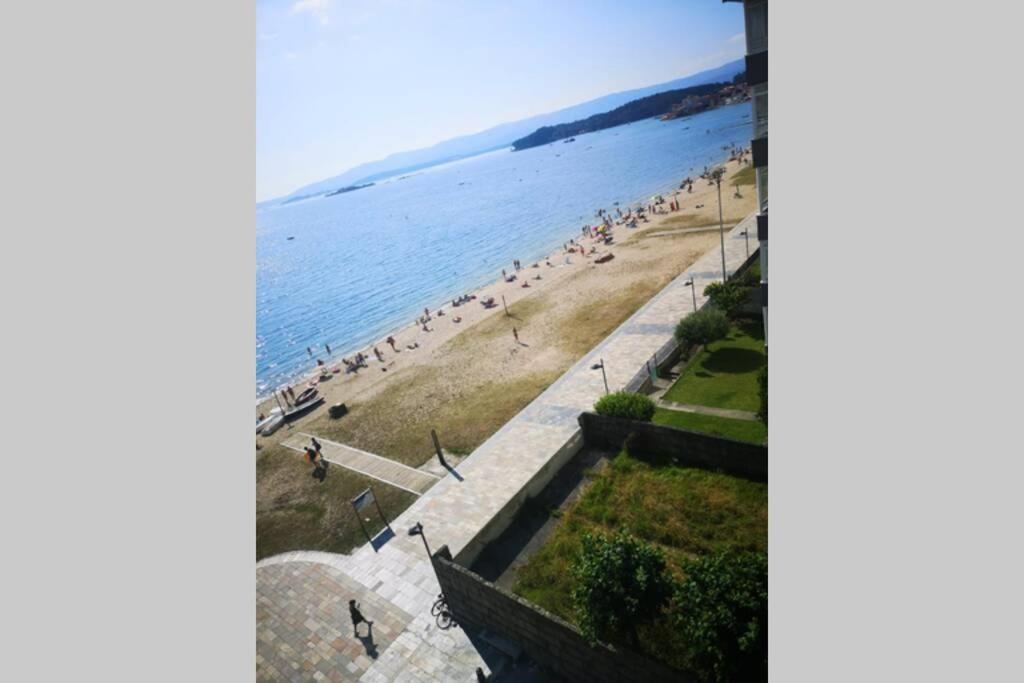 Precioso Apartamento En Primera Linea De Playa Vilagarcia de Arousa Exterior photo